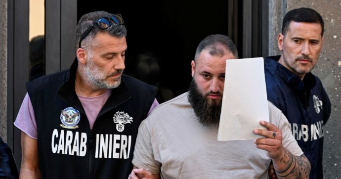 Attentato a Ranucci, caccia ai mandanti della bomba contro il conduttore di Report: dal clan Moccia alla pista sul cantiere