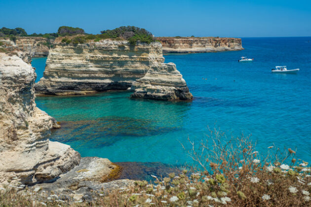 Salento segreto, da Otranto al Capo di Leuca: la nostra guida tra caffè in ghiaccio, dolmen, tessitrici, grotte nascoste e scogliere monumentali