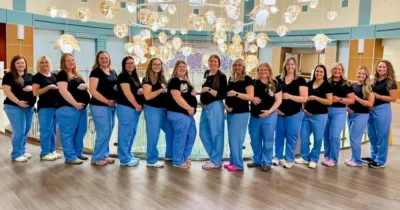 Copertina di 17 infermiere del reparto maternità incinte contemporaneamente: nuovo record per il Miami Valley Hospital