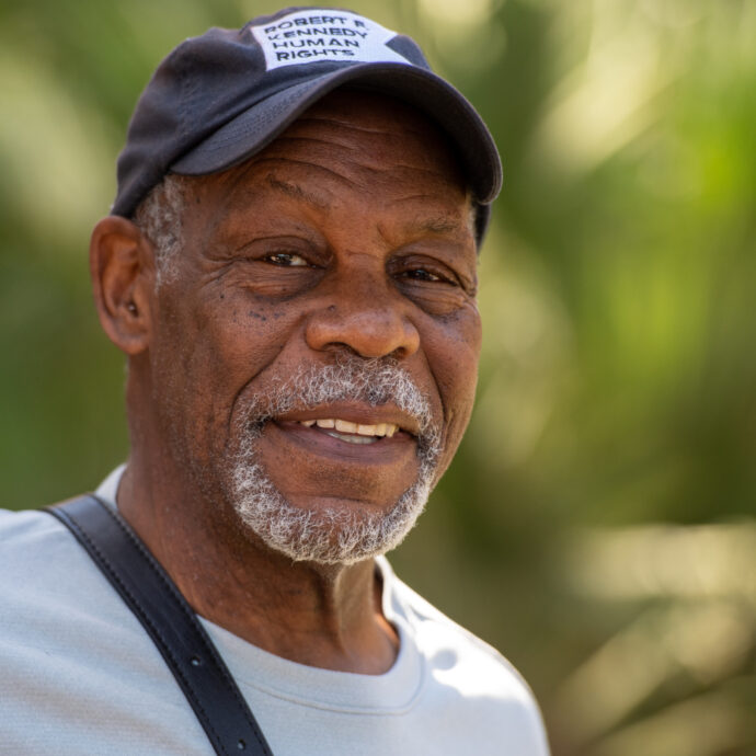 “Ho l’Alzheimer e non l’ho accettato. Quando mi sveglio penso, leggo o guardo la tv. Non credo che la mia vita sia finita. C’è ancora da fare”: Danny Glover commosso