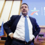 Copertina di Legge elettorale nel caos, approdo in Aula rinviato al 14 luglio. Salvini: “Colpa dei cantieri ferroviari? Non mi risulta”. Il Pd: “Gli unici disagi sono in maggioranza”
