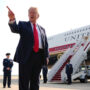 Copertina di Iran-Usa, Trump: “Incontri positivi, la denuclearizzazione procede”. Media: “Raggiunto accordo per sbloccare 3 miliardi di dollari di Teheran congelati”