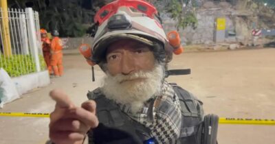 Copertina di Dall’Aquila al Venezuela, la vita sotto le macerie di “El Topo” Cinfuegos con la kefiah al collo: “Scavo anche oggi che è il mio compleanno”