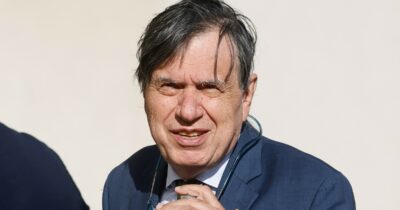 Copertina di “Claude non ci sarebbe mai arrivato senza essere istruito e guidato per giorni”, Giorgio Parisi e l’IA risolvono un enigma della fisica