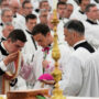 Copertina di Lefebvriani consacrano 4 nuovi vescovi e ignorano l’appello del Papa: è scisma. “Noi al servizio della Chiesa, ci benedica”