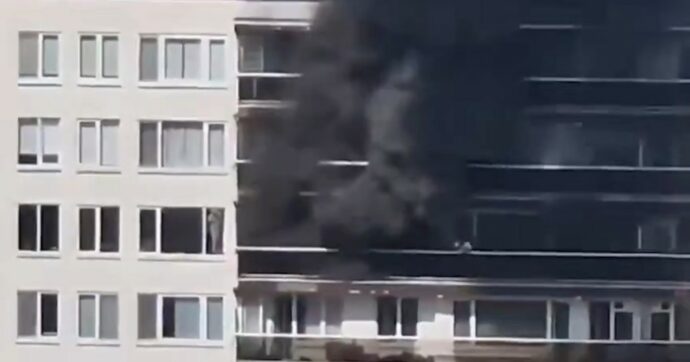 Incendio in un condominio di Anversa in cui vivono 200 persone: “Almeno 6 i morti”