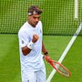Copertina di Wimbledon, Cobolli parte male e poi rimonta contro Navone: è al secondo turno. “Non mi sono sentito benissimo oggi”