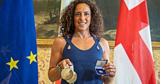 Copertina di Milano, Federica Brignone riceve l’Ambrogino d’oro: “Ha dimostrato di poter sfidare l’impossibile”