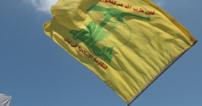 Copertina di “Al corteo con la bandiera di Hezbollah”: una 34enne è indagata dalla procura di Milano per istigazione al terrorismo