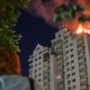 Copertina di Ucraina, ondata di missili e droni su Kiev: “Colpiti edifici civili, almeno 10 morti”