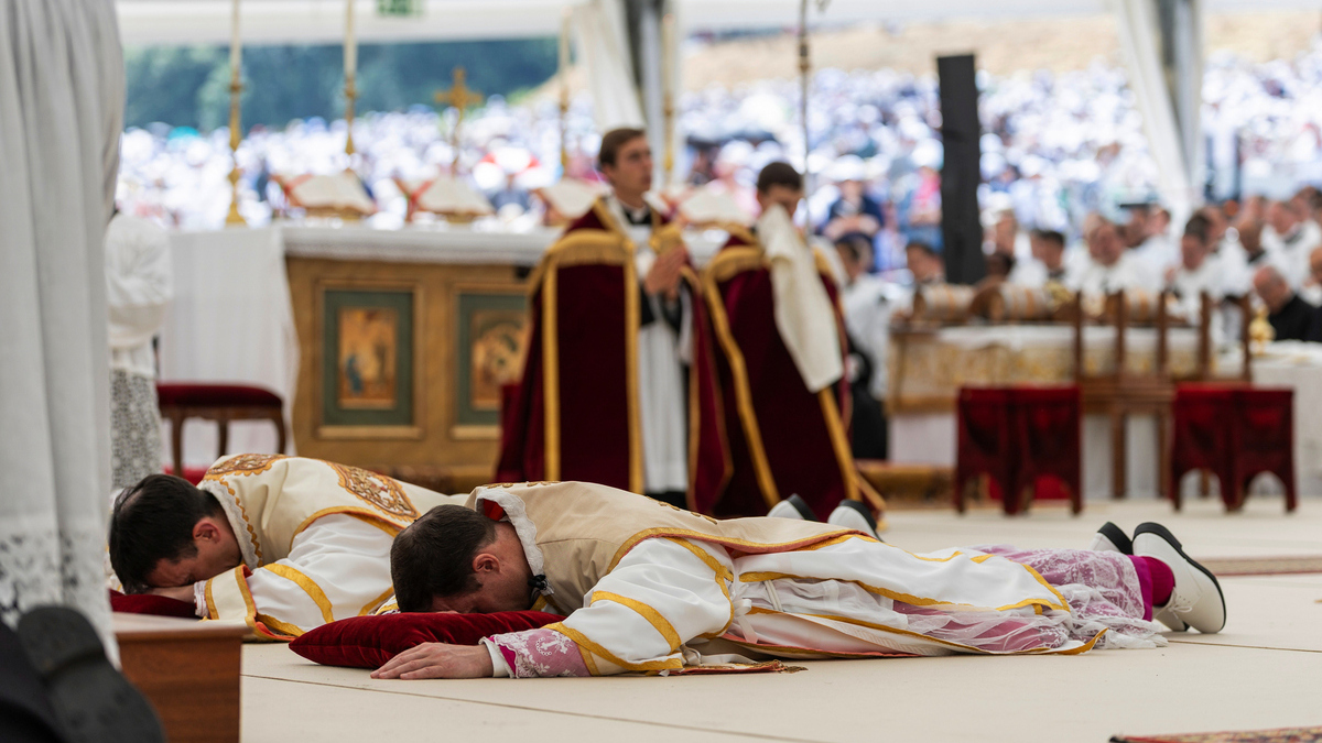 il vaticano scomunica i vescovi lefebvriani dopo l8217ordinazione contro la volont224 del papa da Ilfattoquotidiano.it il vaticano scomunica i vescovi lefebvriani dopo l8217ordinazione contro la volont224 del papa