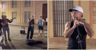 Copertina di Robbie Williams sorprende a Siviglia: canta “Angels” con un artista di strada, turisti impazziti – IL VIDEO
