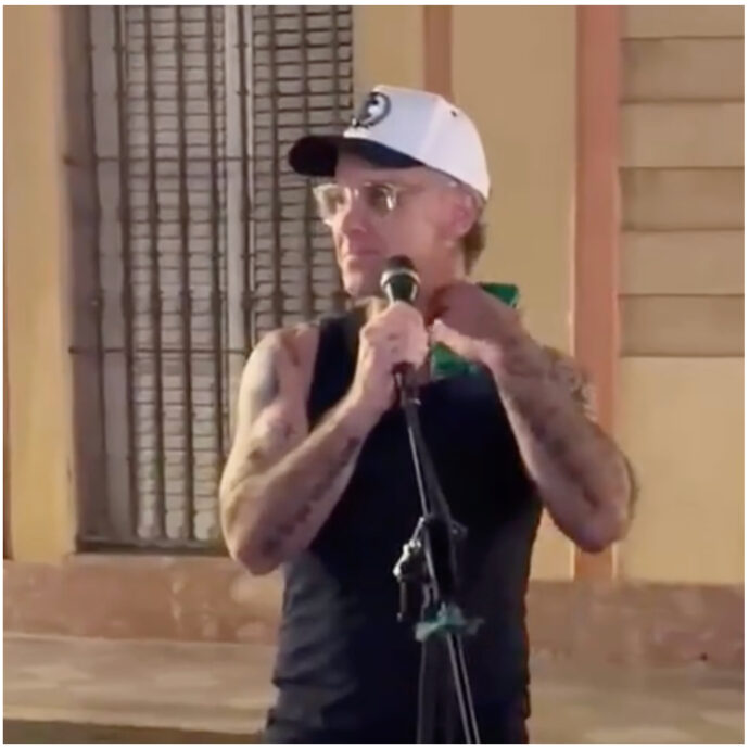 Robbie Williams sorprende a Siviglia: canta “Angels” con un artista di strada, turisti impazziti – IL VIDEO