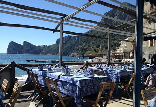 Rischia la chiusura il ristorante dove nacquero gli “spaghetti alla Nerano”: il titolare indagato e sospeso per tre mesi con l’accusa di violazione dei sigilli