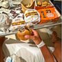 Copertina di La storia più assurda di Wimbledon: Tien chiede del pane in campo, finisce in ospedale per un problema allo stomaco e ordina al McDonald’s