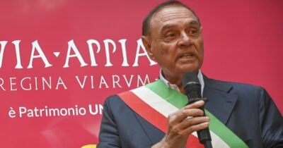 Copertina di “Anche io sono malato, spero di farcela”: l’annuncio con la voce rotta di Clemente Mastella