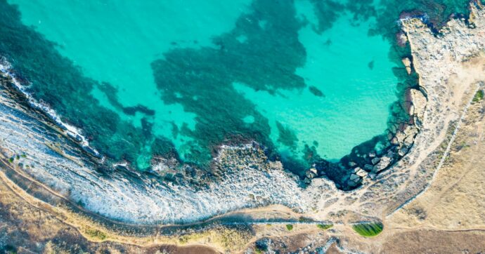 Puglia, il gioiello di Costa Ripagnola sequestrato dai ricchi:  nel trullo progetto per bar di lusso e spiaggia  per vip