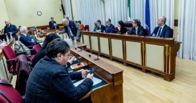 Copertina di La Vigilanza Rai non esiste più:  l’opposizione si dimette in massa