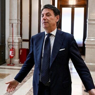 Copertina di Caso Covid, esposto di Pd e 5 stelle per danno erariale. Conte: “Quei soldi  una ricompensa per chi mi ha accusato”
