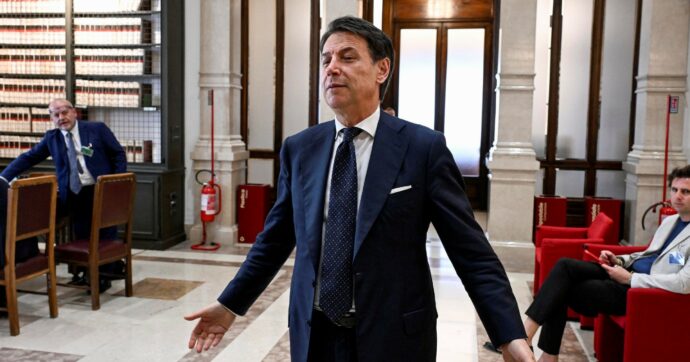 Caso Covid, esposto di Pd e 5 stelle per danno erariale. Conte: “Quei soldi una ricompensa per chi mi ha accusato”