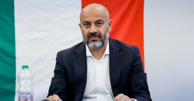 Copertina di L’ex senatore no-Green Pass Gianluigi Paragone: “La commissione Covid è inutile: la destra la usa  contro Conte ma ignora i veri temi da chiarire”