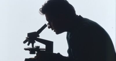 Copertina di Malattie rare, 30 milioni per trasformare la speranza in terapia: la ricerca europea guidata da Telethon accende nuove possibilità