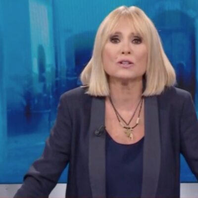 Copertina di “Questi 22 anni per me sono stati una bellissima passeggiata. Abbraccio tutti e tutte”: il saluto commosso di Federica Sciarelli che lascia Chi l’ha Visto?