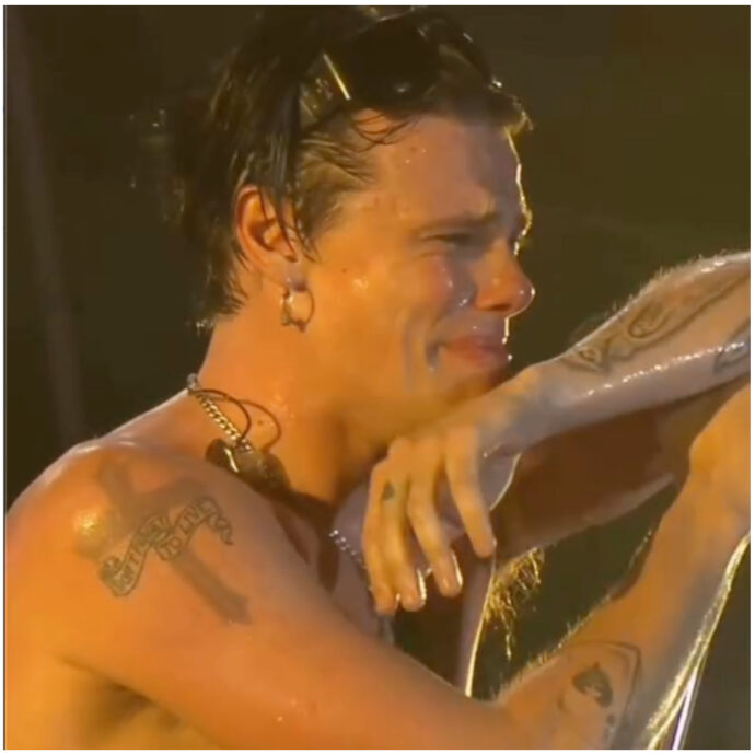 “Ho provato tanto dolore e non so perché per tanto tempo. Essere un artista oggi è strano perché tutto si muove velocemente. Mi fermerò per capirmi”: Yungblud scoppia in lacrime davanti a 20mila fan
