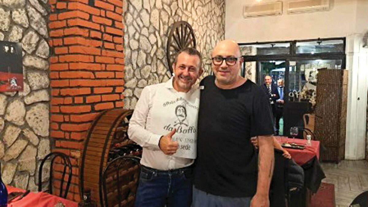 Mafia e politica, meno male che c’è Delmastro