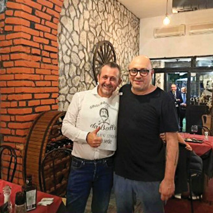Mafia e politica, meno male che c’è Delmastro
