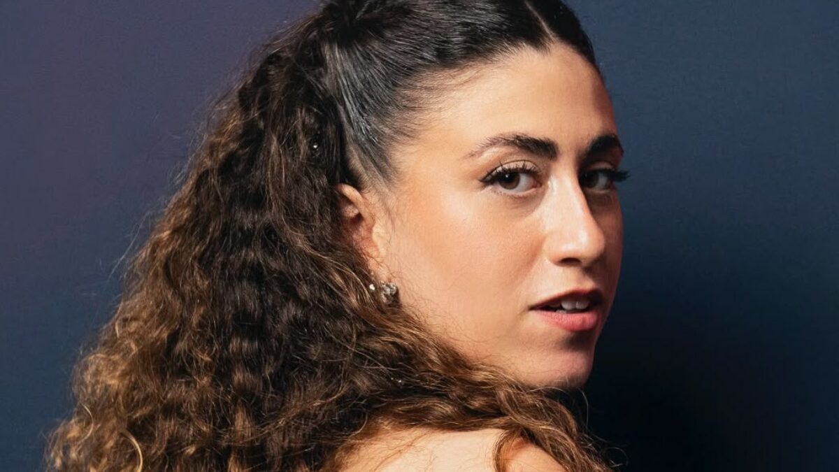 “Dopo il ‘caso Bella Ciao’ ho ricevuto minacce di morte. Si è andati verso un territorio di odio che non era proprio messo in conto. Ho ho disinstallato i social per un mese”: parla Delia