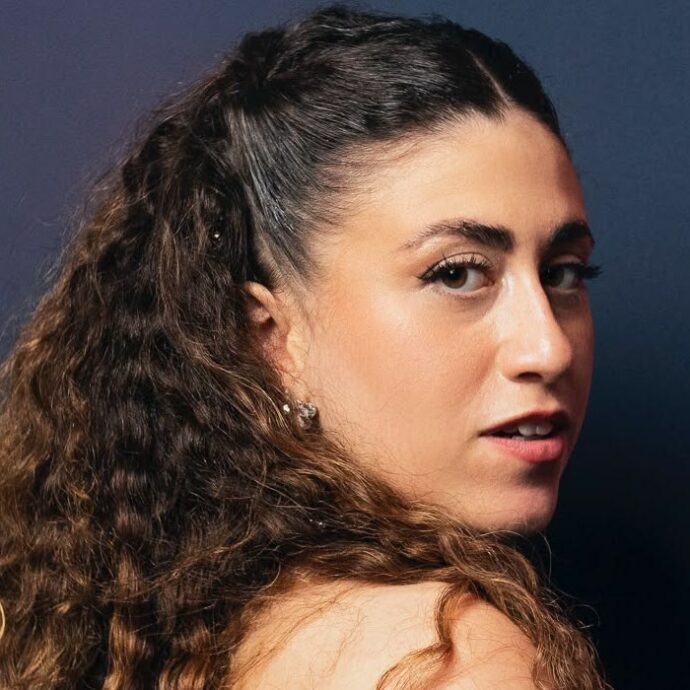 “Dopo il ‘caso Bella Ciao’ ho ricevuto minacce di morte. Si è andati verso un territorio di odio che non era proprio messo in conto. Ho ho disinstallato i social per un mese”: parla Delia
