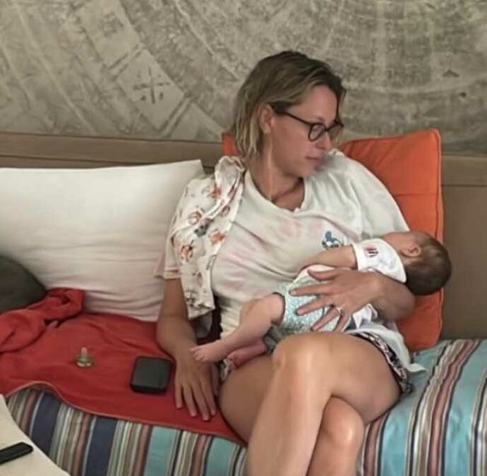 “Ho scoperto il potere del tiralatte e che ogni bimbo è differente e noi saremo di conseguenza dei genitori diversi”: Federica Pellegrini racconta la sua vita da mamma bis