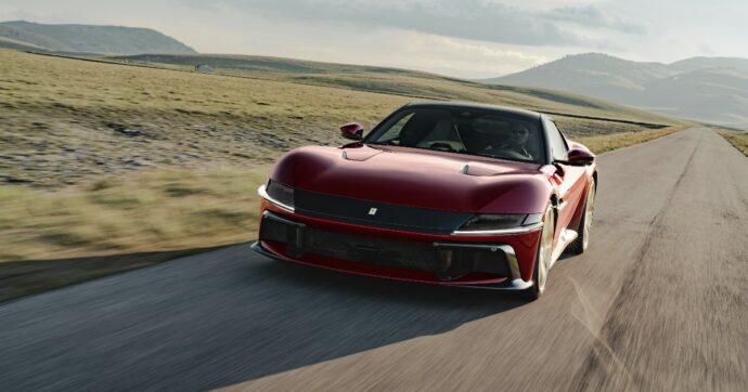 Ferrari riscopre il cambio di una volta. Ecco la 12 Cilindri Manuale – FOTO