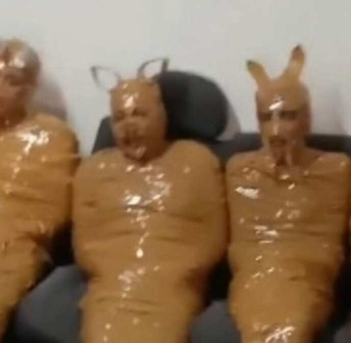 “Vediamo se ora ridono”. Organizza una trappola ai ladri che continuano a svaligiargli casa: legati e vestiti da Teletubbies, il video della “vendetta” è virale