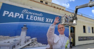 Copertina di Il Papa oggi visita l’isola di Lampedusa