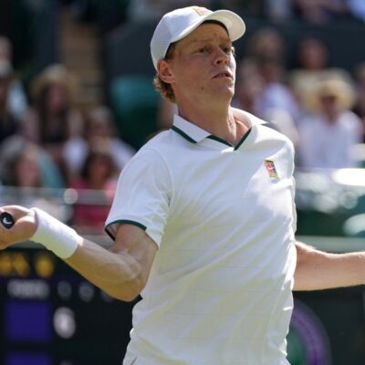 Copertina di Wimbledon, Sinner cresce: archiviata in due ore la pratica Brooksby. “Sono felice, ma devo gestire meglio alcune situazioni”