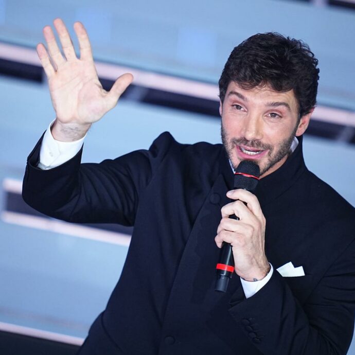 Stefano De Martino: “Una nuova serata ‘performance’ per l’Eurovision, meno brani in gara e l’anticipo delle cover: ecco il mio piano per Sanremo. Vasco Rossi? Ha le chiavi dell’Ariston, quando vuole entra”