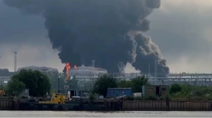pioggia di droni su san pietroburgo la citt224 di putin nel mirino i terminal petroliferi e la reggia di peterhof da Ilfattoquotidiano.it pioggia di droni su san pietroburgo la citt224 di putin nel mirino i terminal petroliferi e la reggia di peterhof