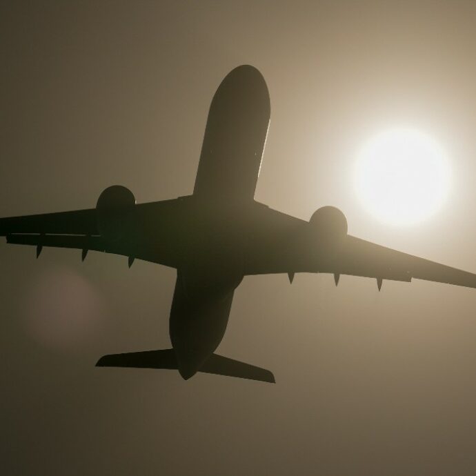 Bagaglio a mano in cappelliera a pagamento, l’australiana Jetstar si allinea alle low cost europee: ecco tutte le novità