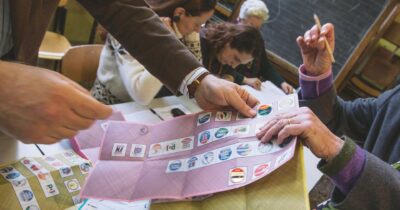 Copertina di Legge  elettorale:  “No ai nominati:  il 70% dice sì alle preferenze”