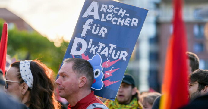 Germania, l’estrema destra dell’AfD celebra il suo congresso tra le proteste di 20 mila persone