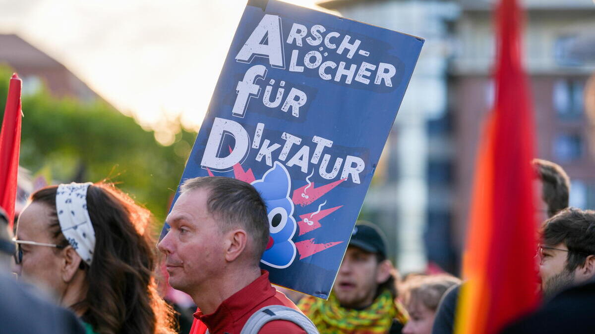 germania l8217estrema destra dell8217afd celebra il suo congresso tra le proteste di 20 mila persone da Ilfattoquotidiano.it germania l8217estrema destra dell8217afd celebra il suo congresso tra le proteste di 20 mila persone