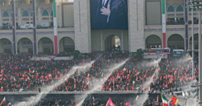 Masse Solo la religione raduna milioni di persone La politica è ormai ridotta a “piazze e urne vuote”