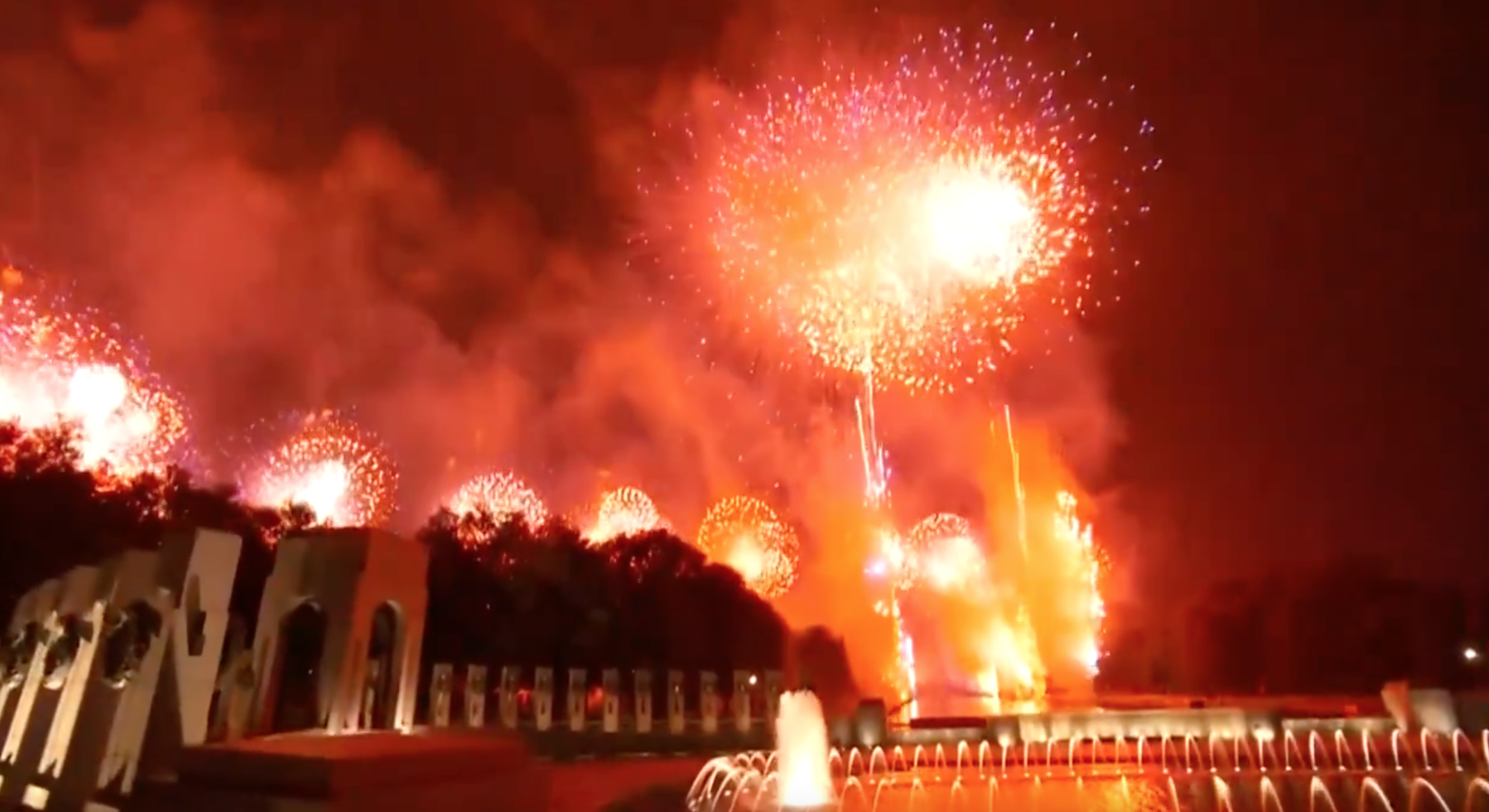 stati uniti lo show pirotecnico da record 850 mila fuochi d8217artificio in 40 minuti allarme per l8217inquinamento dell8217aria da Ilfattoquotidiano.it stati uniti lo show pirotecnico da record 850 mila fuochi d8217artificio in 40 minuti allarme per l8217inquinamento dell8217aria