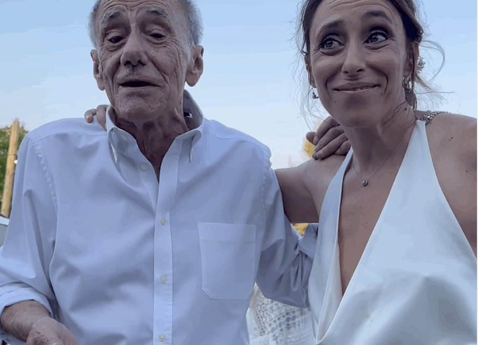 “Ora abbiamo una cosa in comune, siamo sposati tutti e due. All’inizio sembra che vada bene, poi diventa un casino mai visto, tremendo”: Roberto Vecchioni e le nozze della figlia Francesca