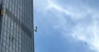 Copertina di “Ha sfiorato la collisione con un aereo di linea e si è schiantato contro il grattacielo più alto della città. Il pilota soffriva d’insonnia cronica e ansia, è morto sul colpo”: i dettagli dell’incidente di un ultraleggero a Pechino