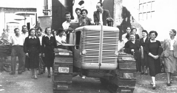 C’è  “R60 La Vaca ad Fer”,  il super trattore reggiano vive e lotta con gli operai