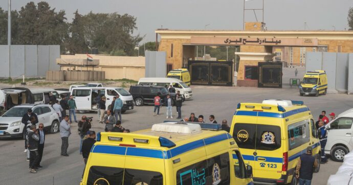 Gaza, il governo ora ammette: “Israele blocca le evacuazioni sanitarie dalla Striscia”