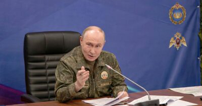 Copertina di Mosca invita gli Usa per i negoziati  e avverte Varsavia per i droni a Kiev